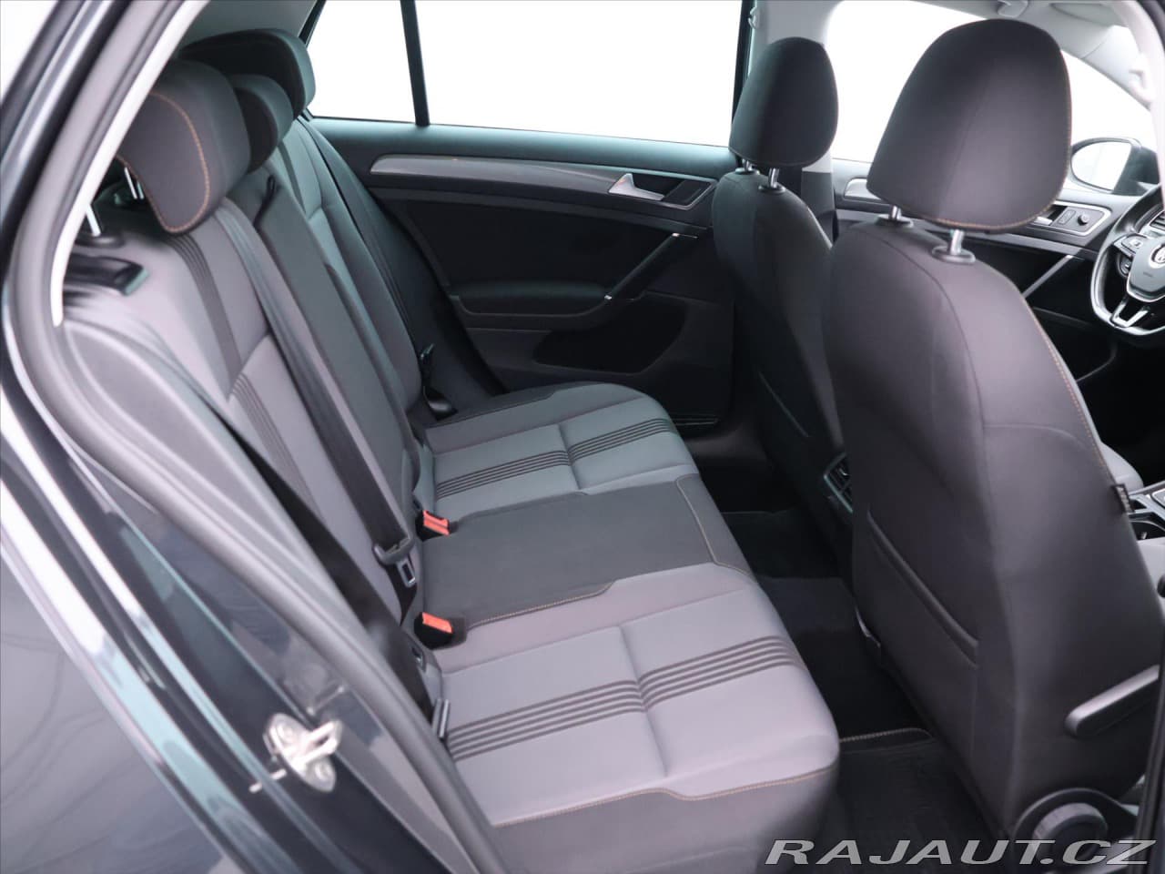 2016 Volkswagen Golf - 11