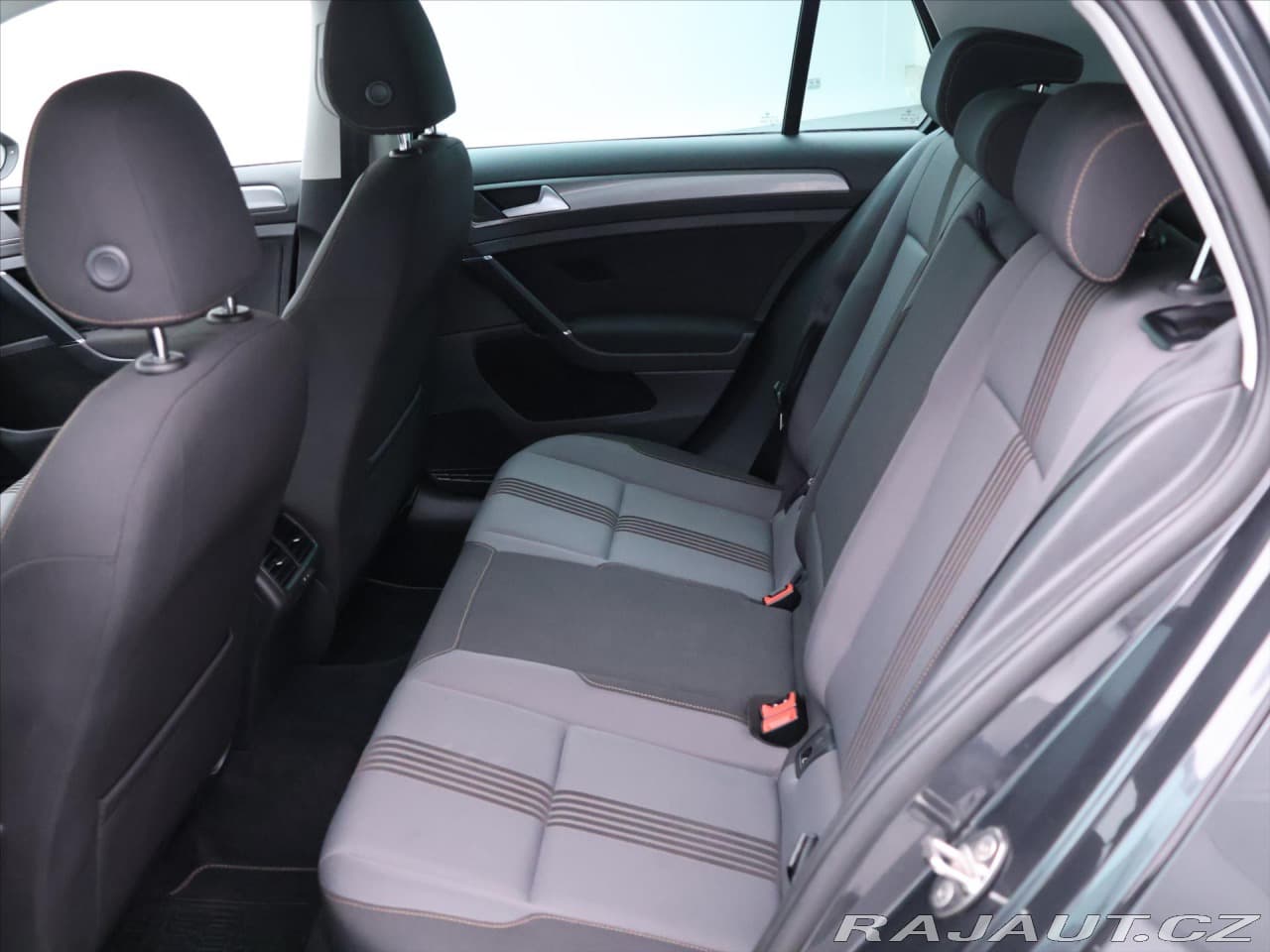 2016 Volkswagen Golf - 12