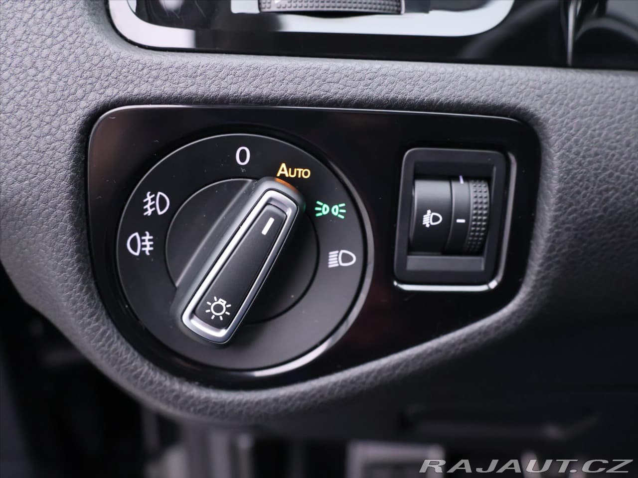 2016 Volkswagen Golf - 13