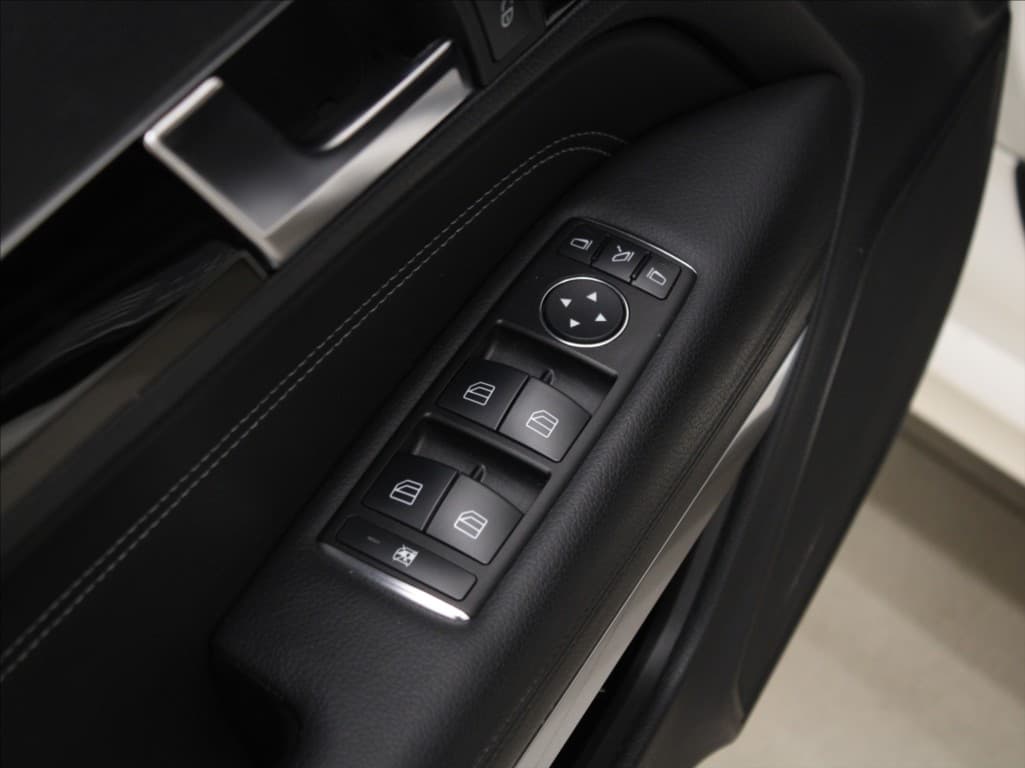 2013 Mercedes-Benz E-CLASS - 16