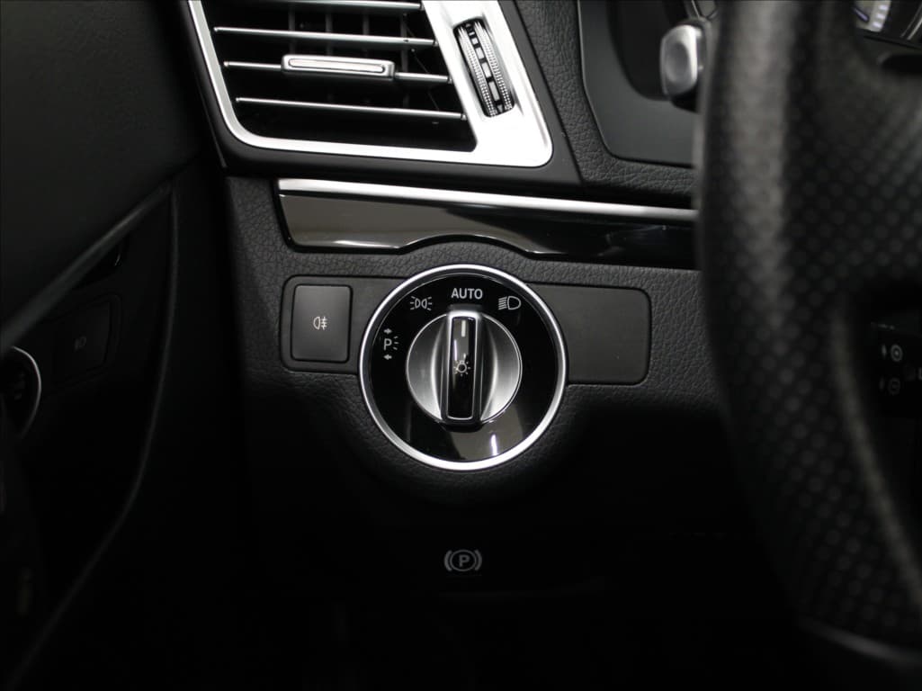 2013 Mercedes-Benz E-CLASS - 17