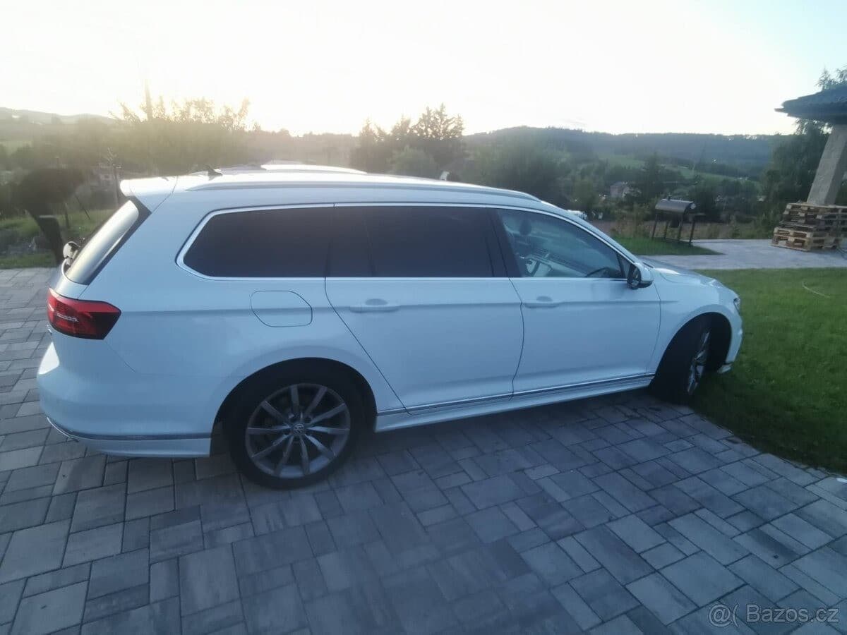 2017 Volkswagen Passat - 11