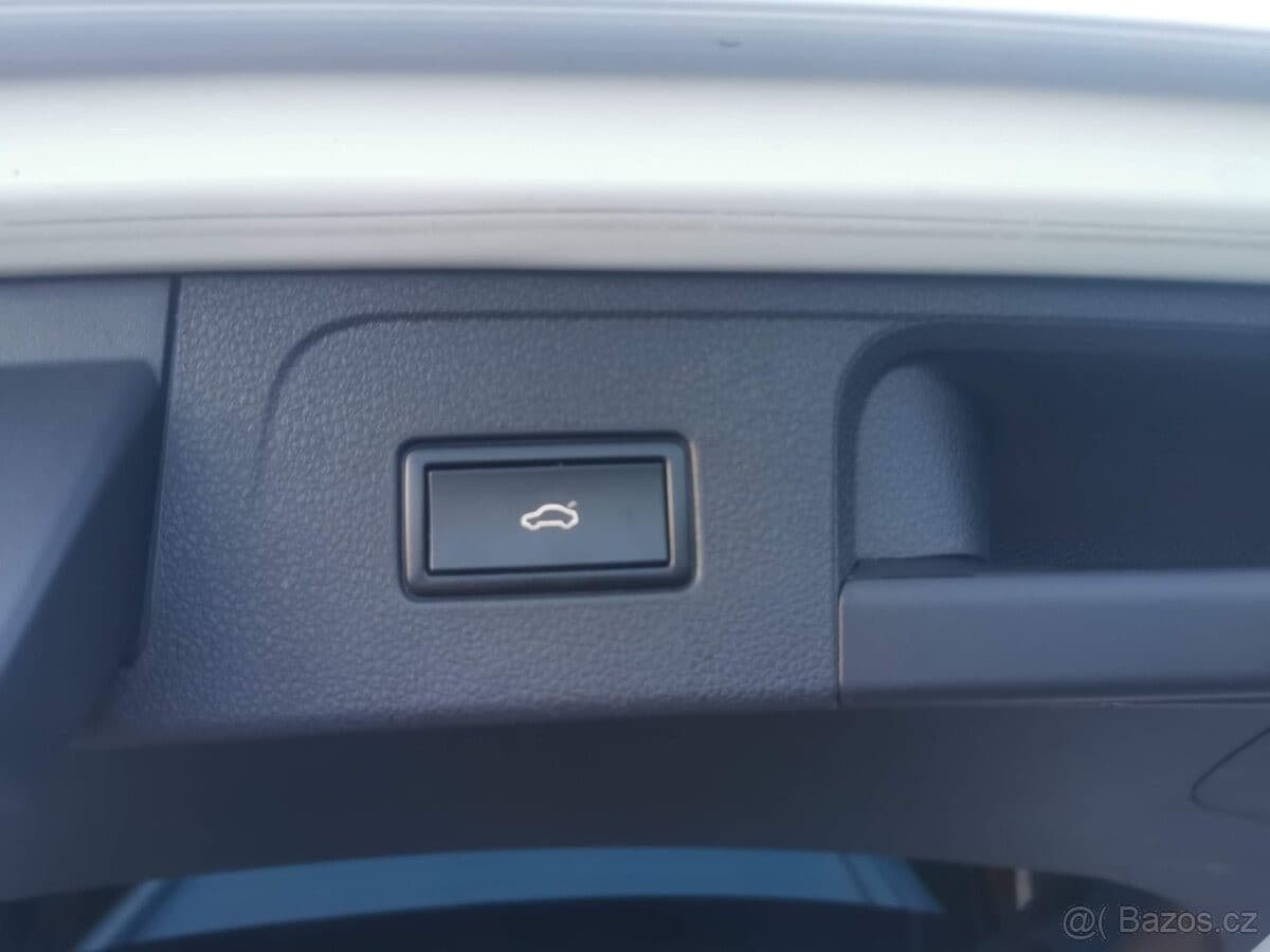 2017 Volkswagen Passat - 14