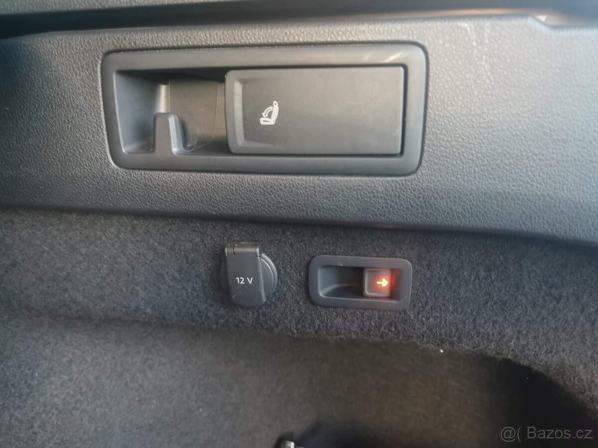 2017 Volkswagen Passat - 7