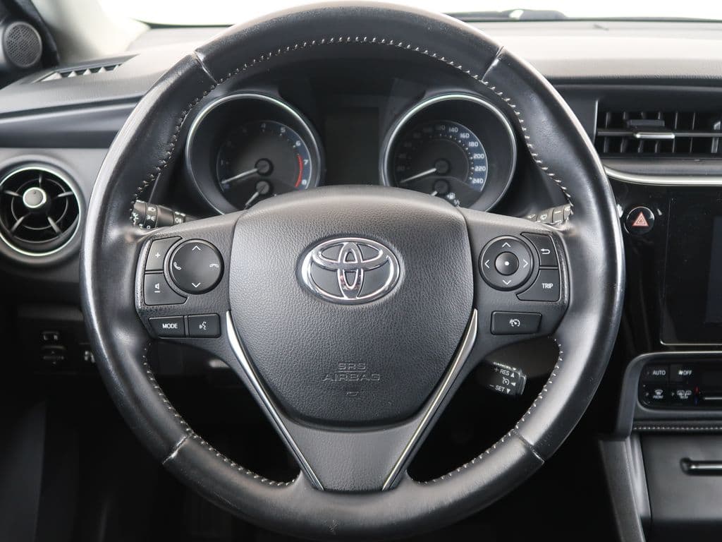 2016 Toyota Auris - 14