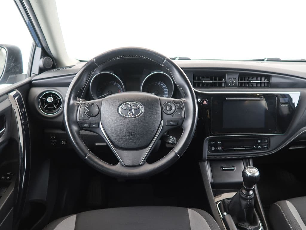2016 Toyota Auris - 15