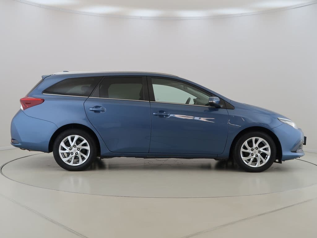 2016 Toyota Auris - 4