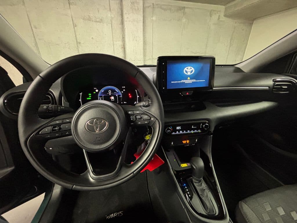 2025 Toyota Yaris - 11