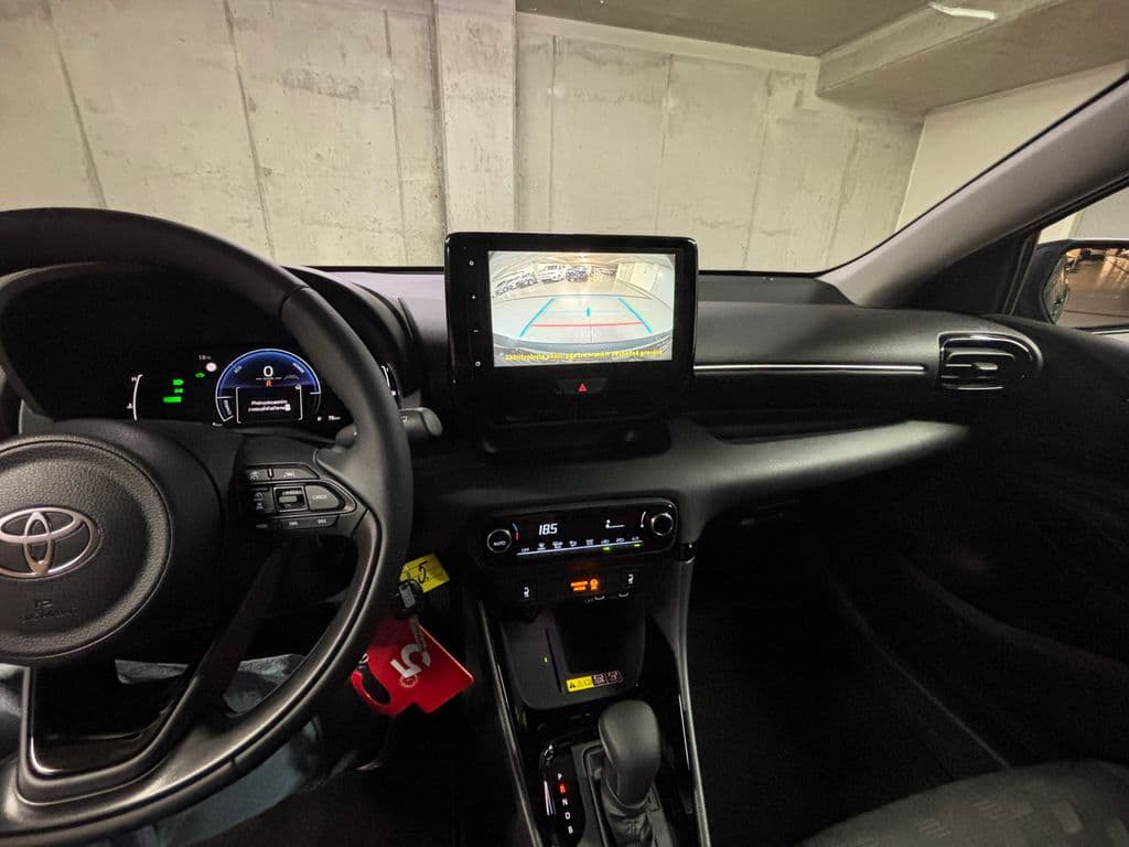 2025 Toyota Yaris - 12