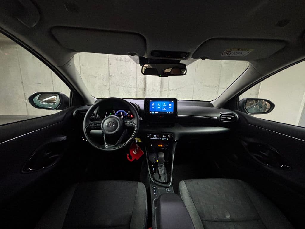 2025 Toyota Yaris - 13