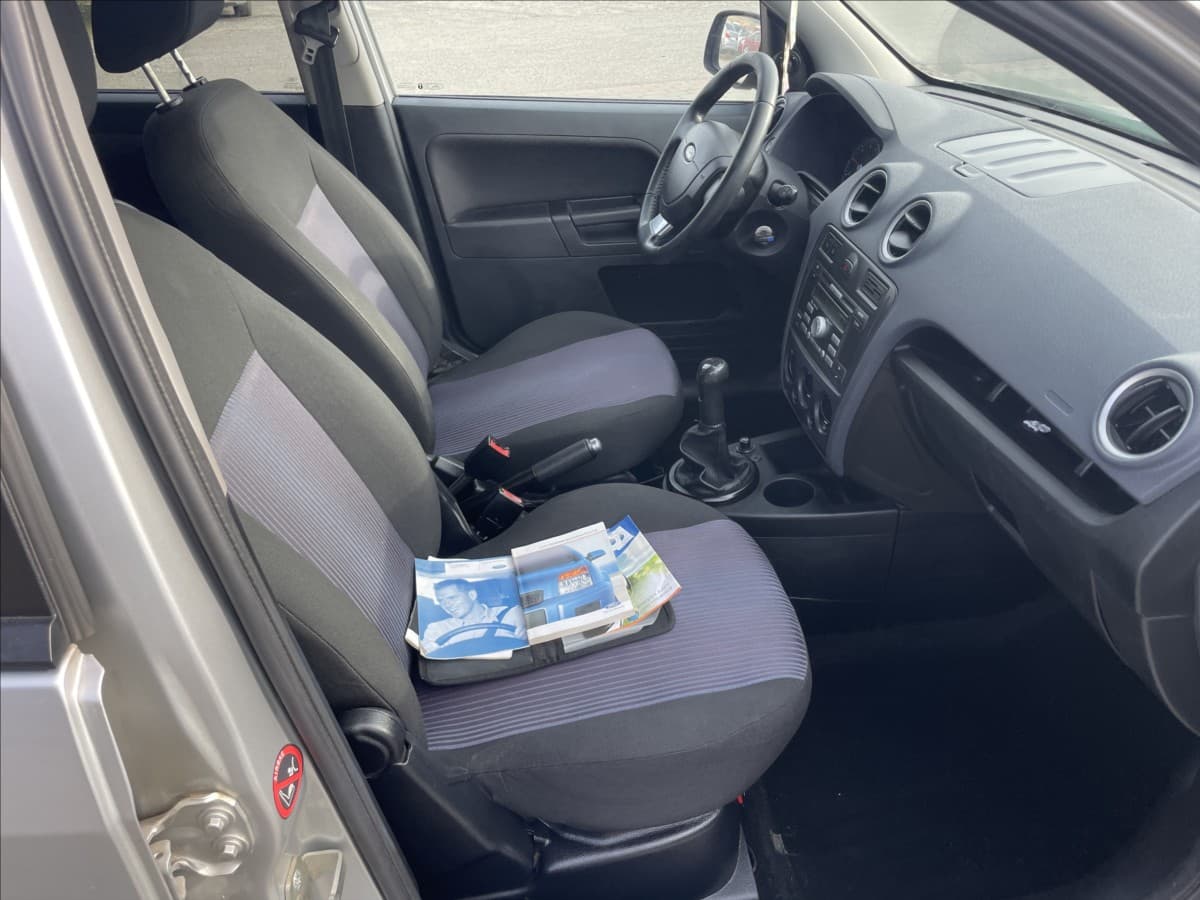 2012 Ford Fusion - 13