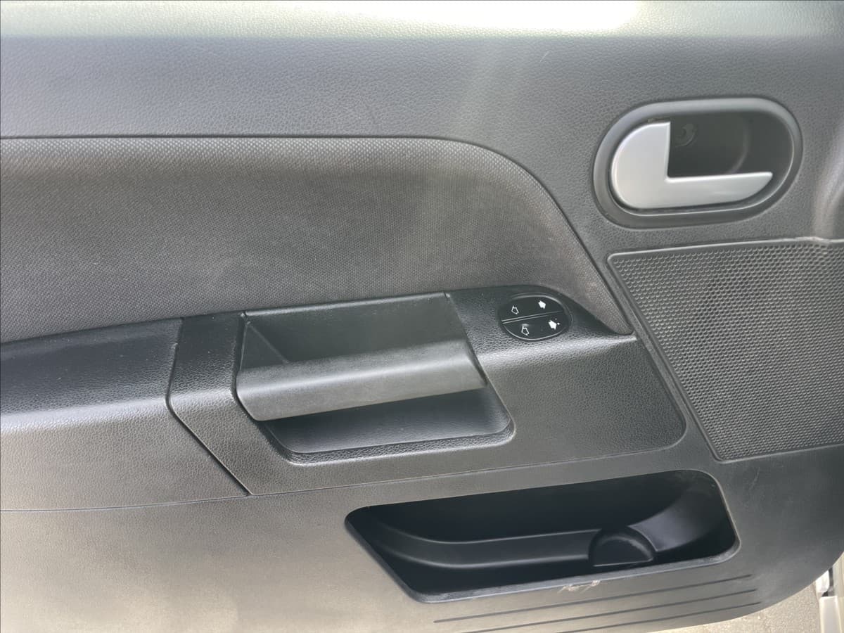 2012 Ford Fusion - 19