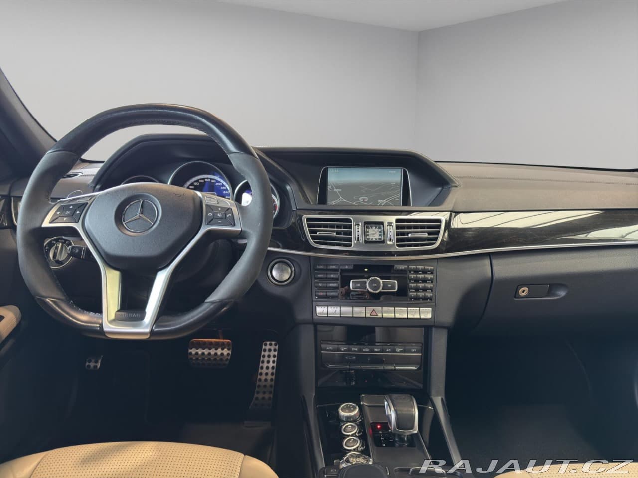 2015 Mercedes-Benz E-CLASS - 15
