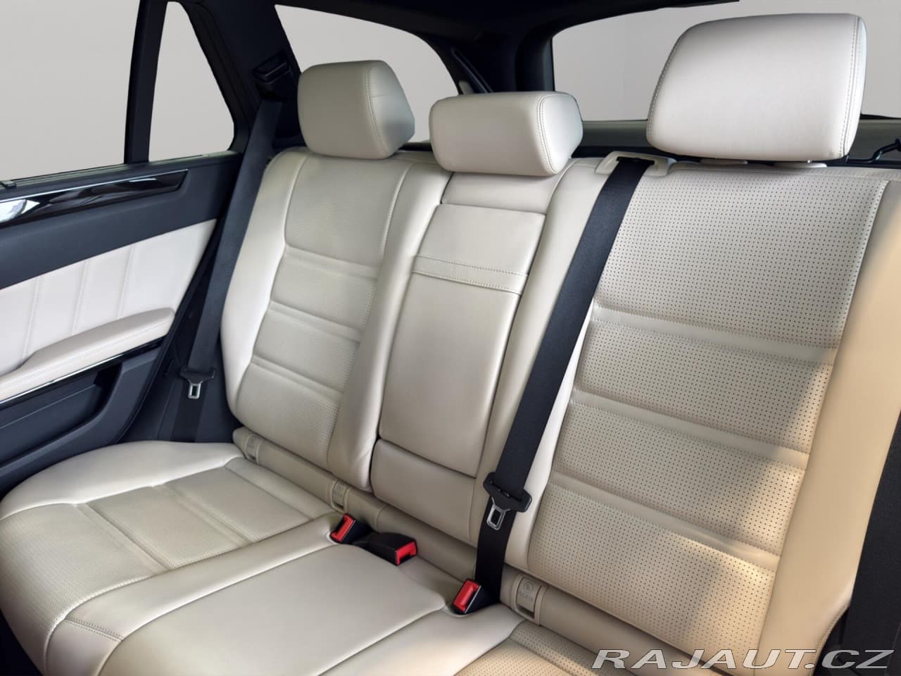 2015 Mercedes-Benz E-CLASS - 20