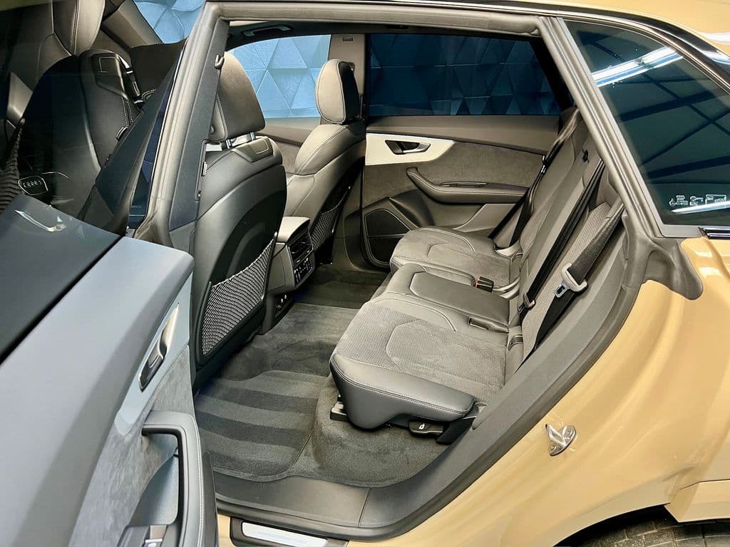 2025 Audi Q8 - 11