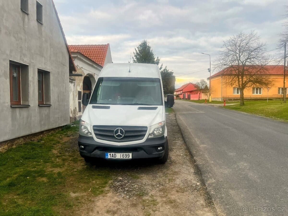 Mercedes-Benz Sprinter - 2