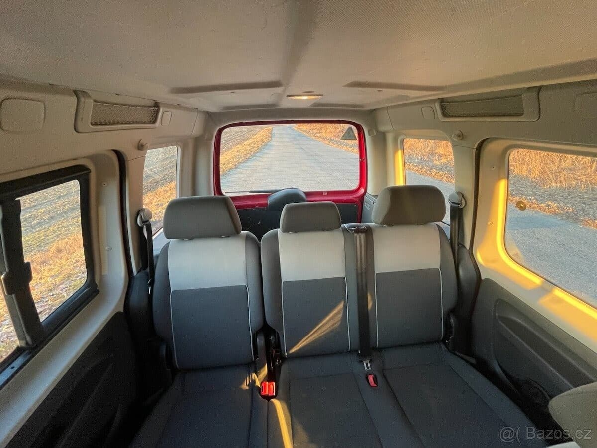 2010 Volkswagen Caddy - 9