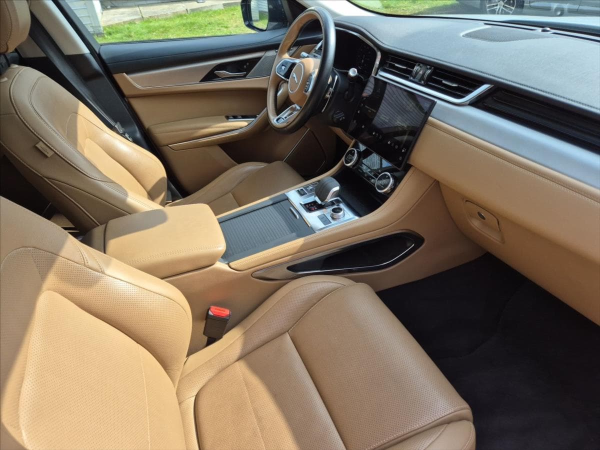 2021 Jaguar F-PACE - 12