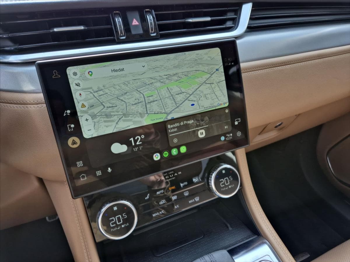 2021 Jaguar F-PACE - 19