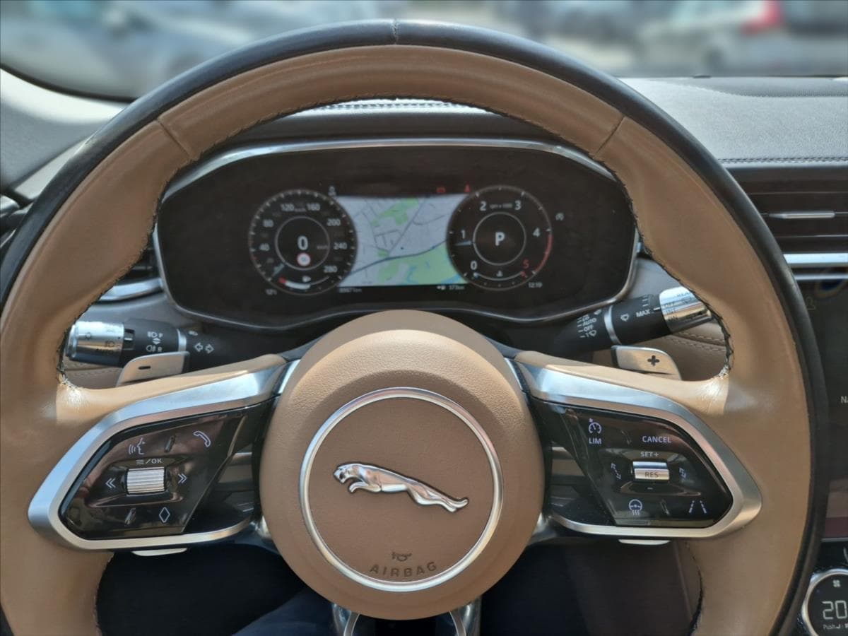 2021 Jaguar F-PACE - 8