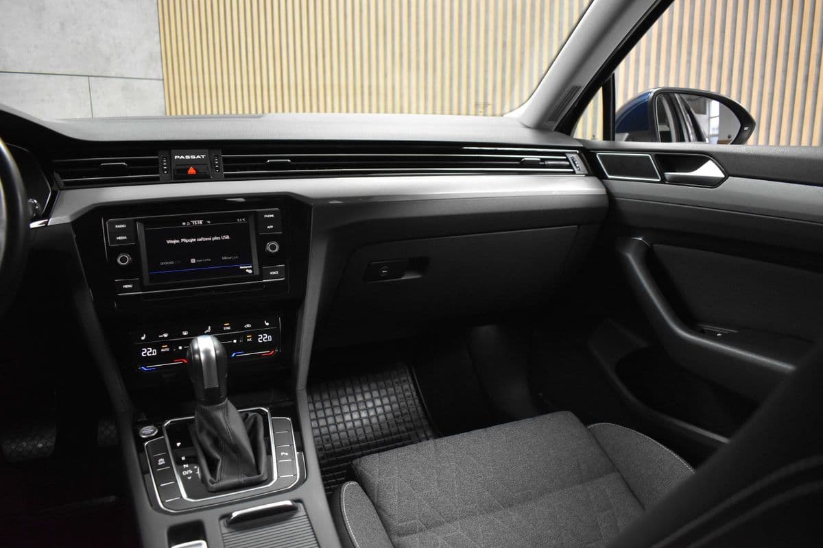 2022 Volkswagen PASSAT - 9