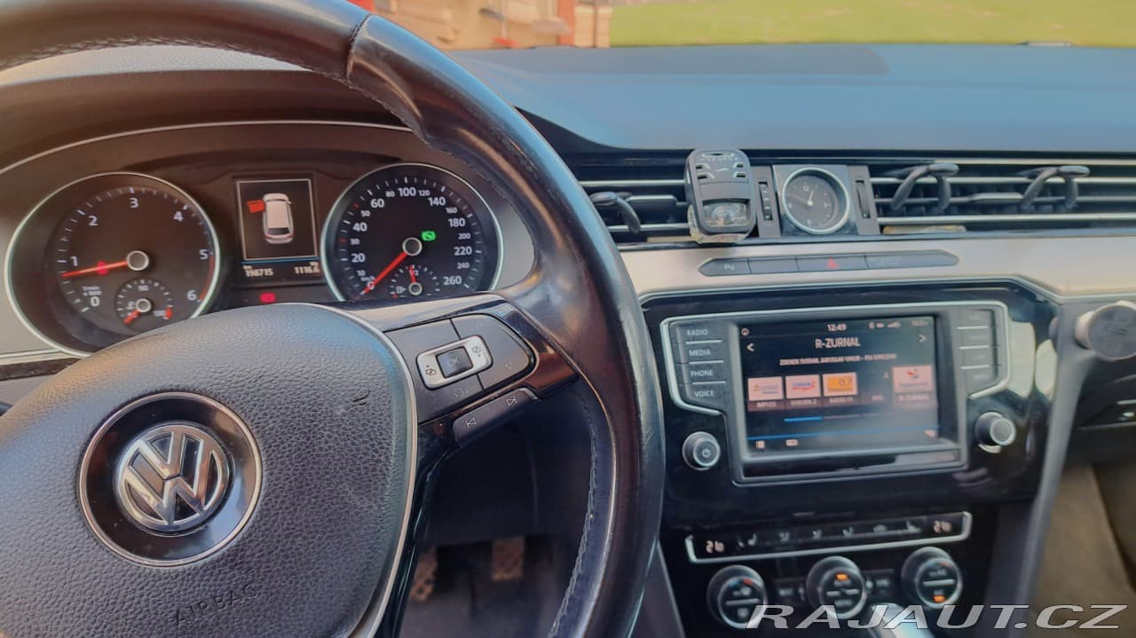 2017 Volkswagen PASSAT - 4
