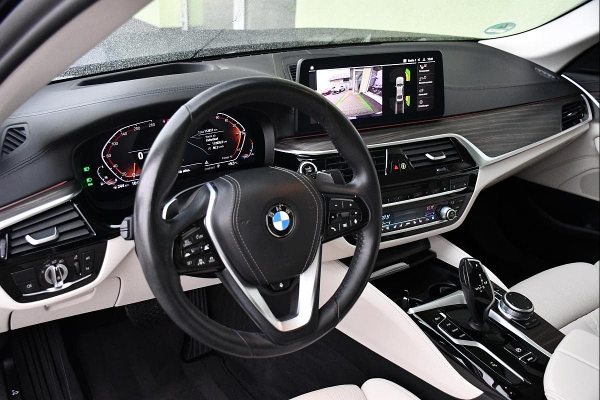 2022 BMW 5-SERIES - 15