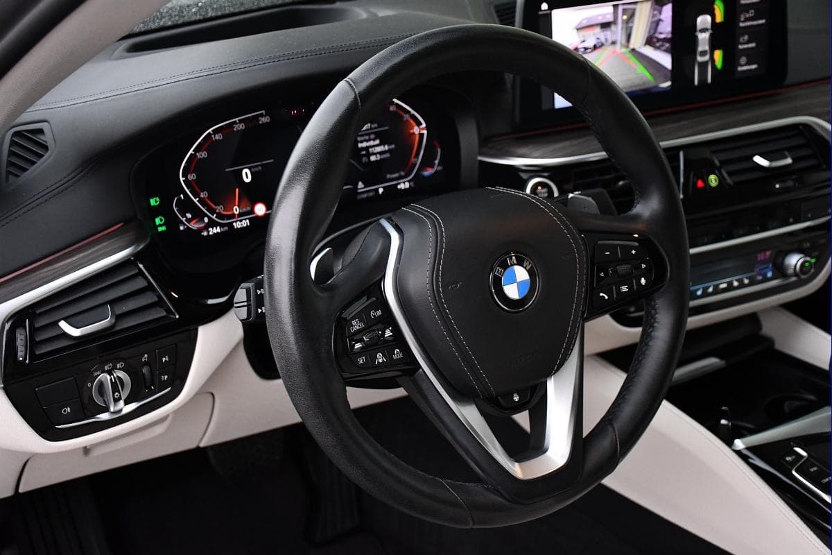 2022 BMW 5-SERIES - 16
