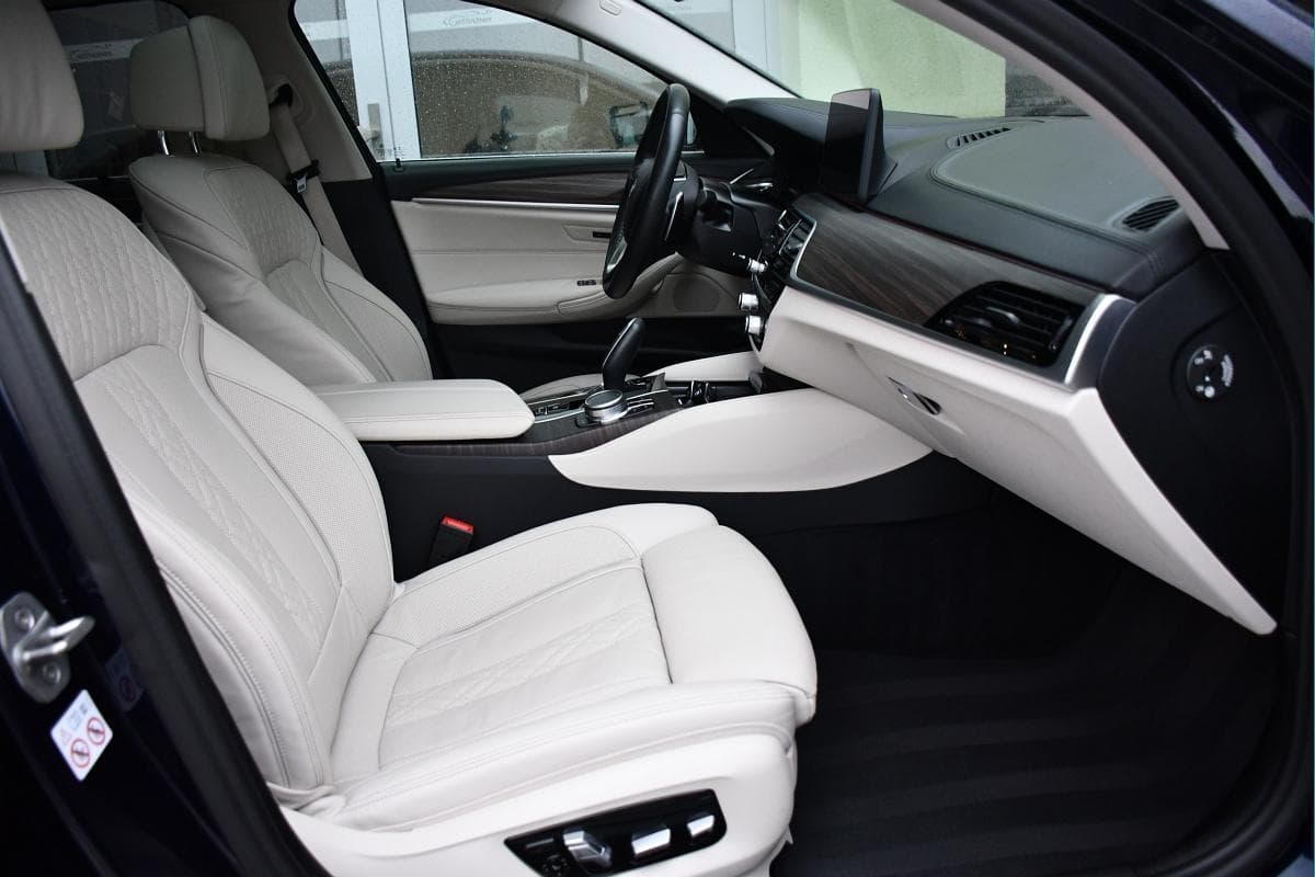 2022 BMW 5-SERIES - 17