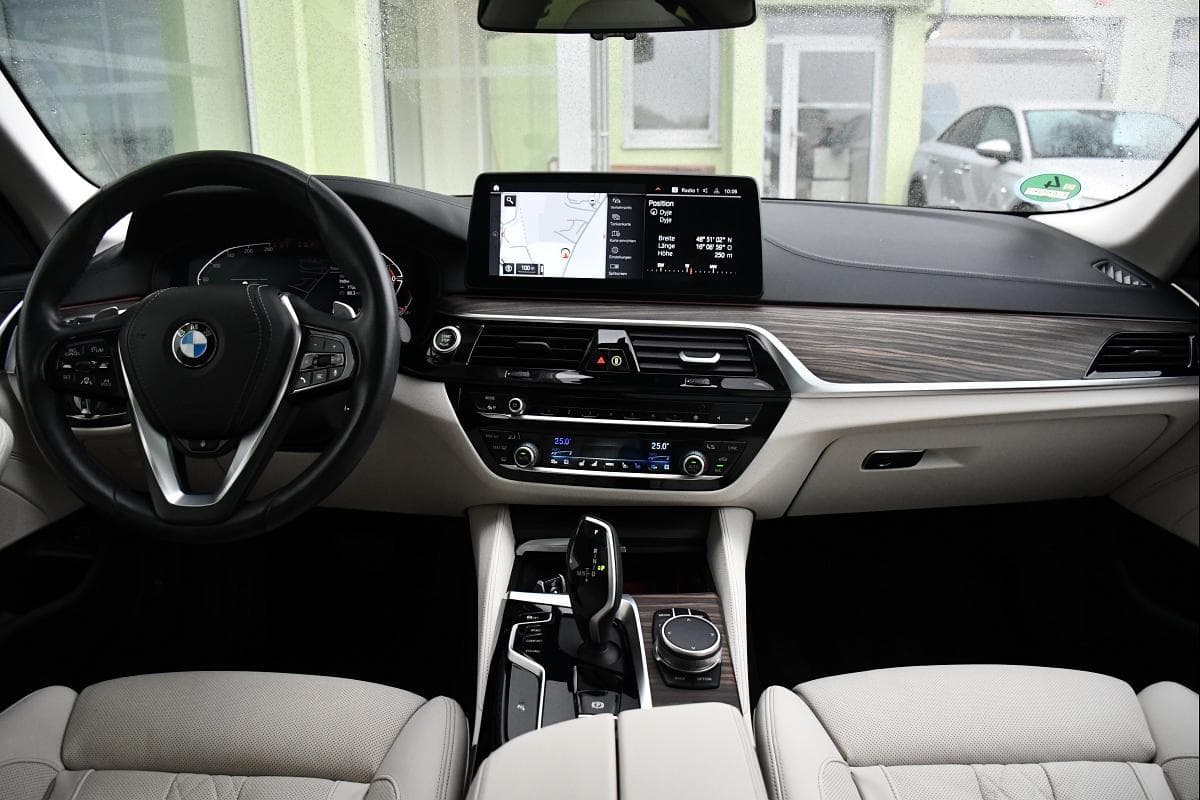 2022 BMW 5-SERIES - 5