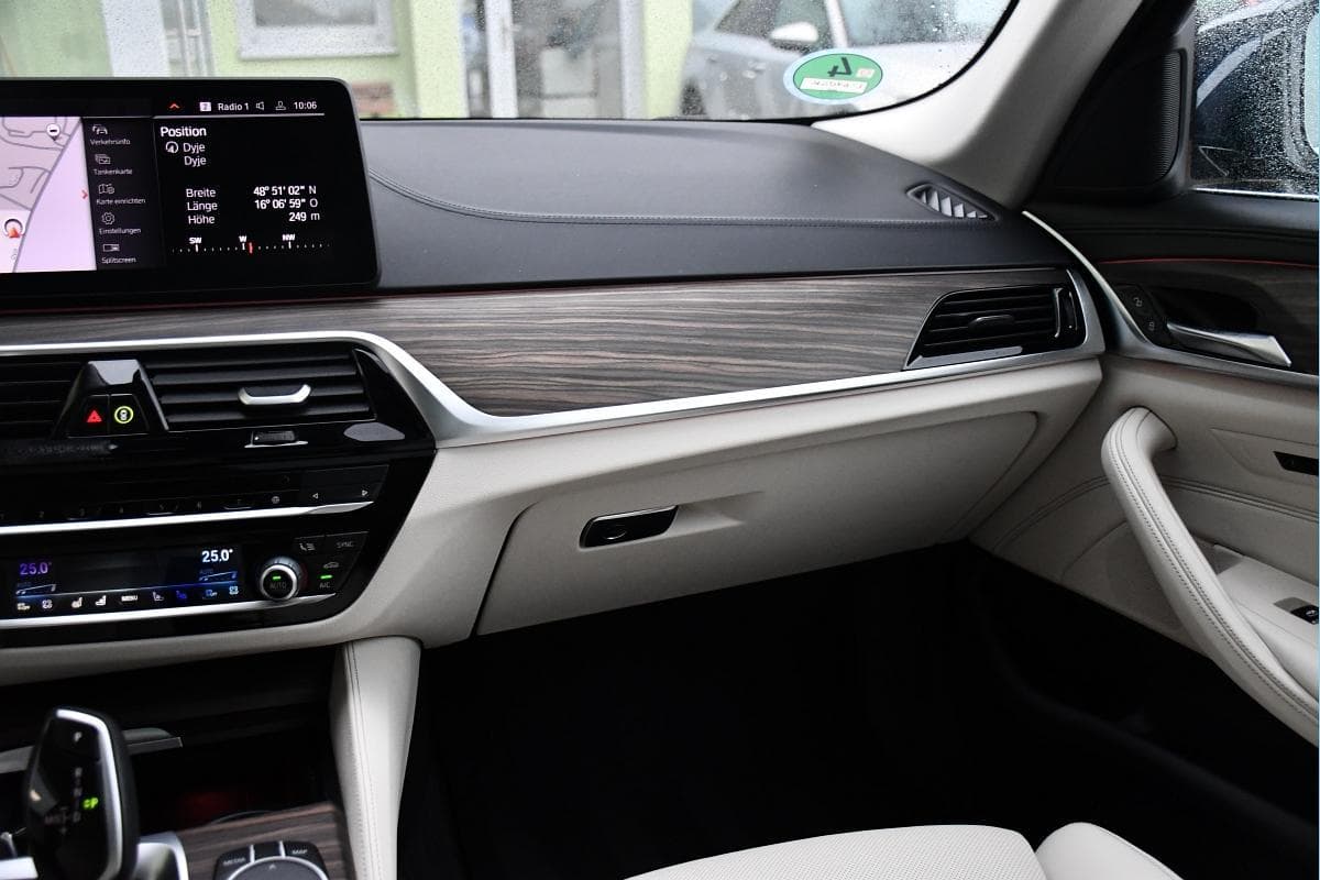 2022 BMW 5-SERIES - 8