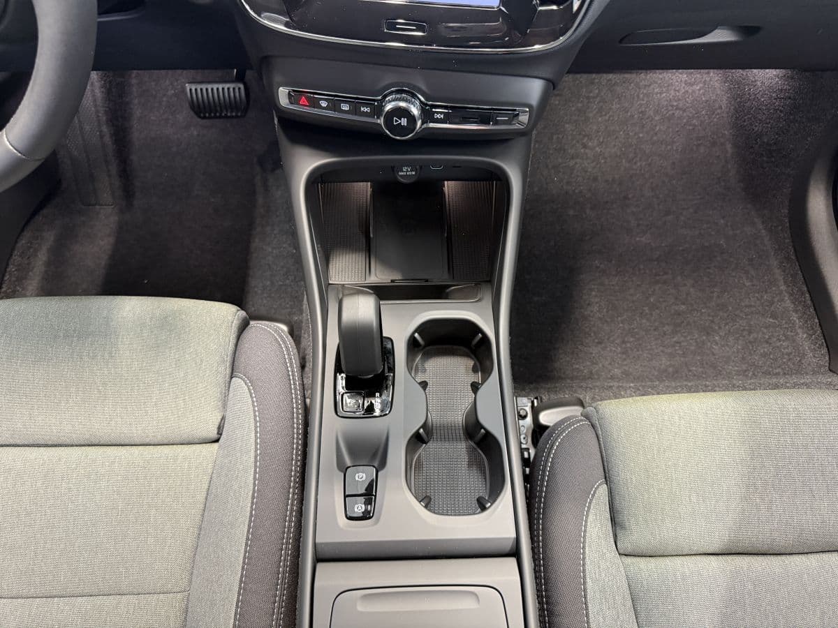 2026 Volvo XC40 - 10