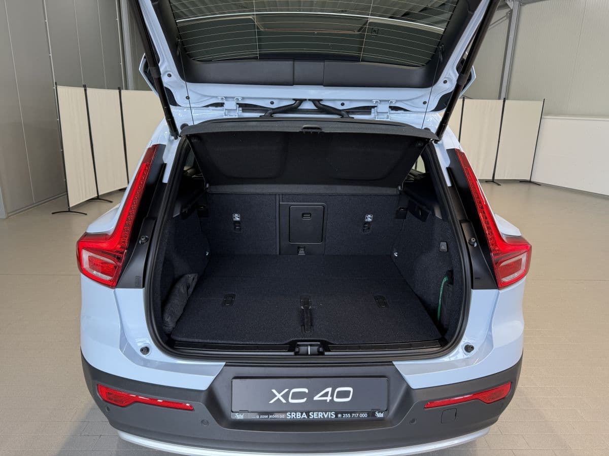 2026 Volvo XC40 - 14