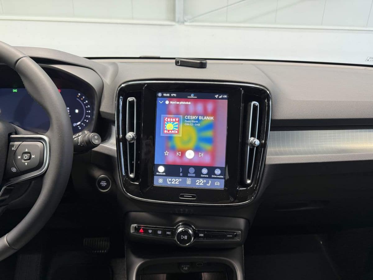 2026 Volvo XC40 - 11