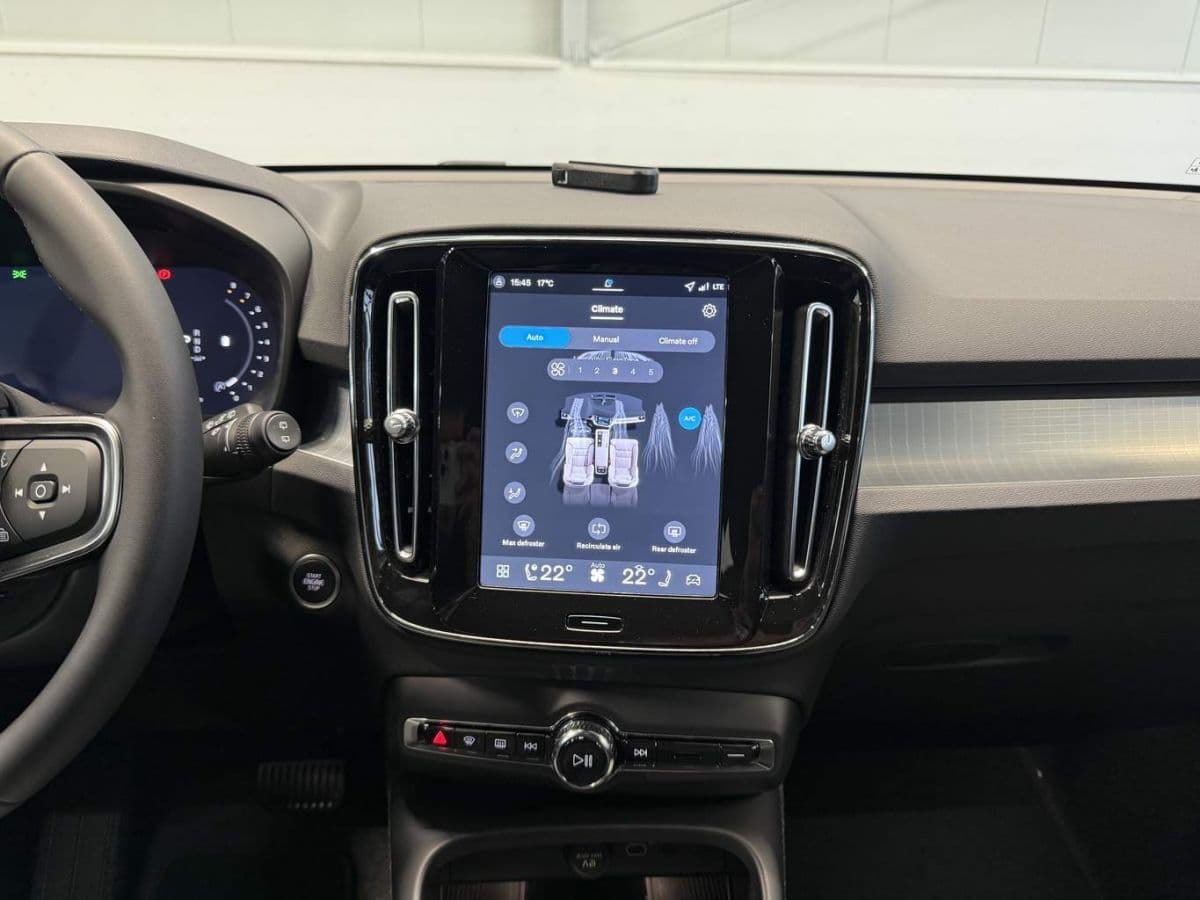 2026 Volvo XC40 - 12