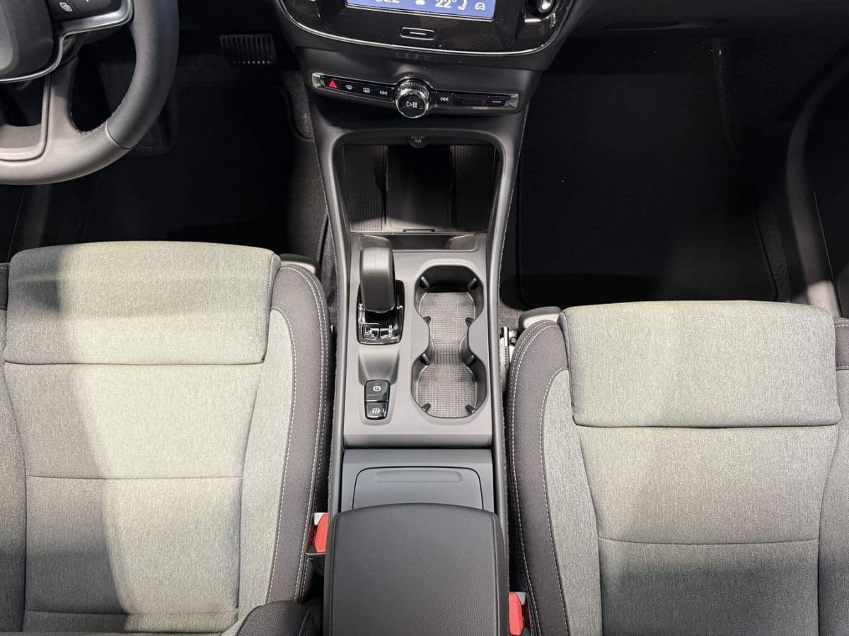 2026 Volvo XC40 - 13