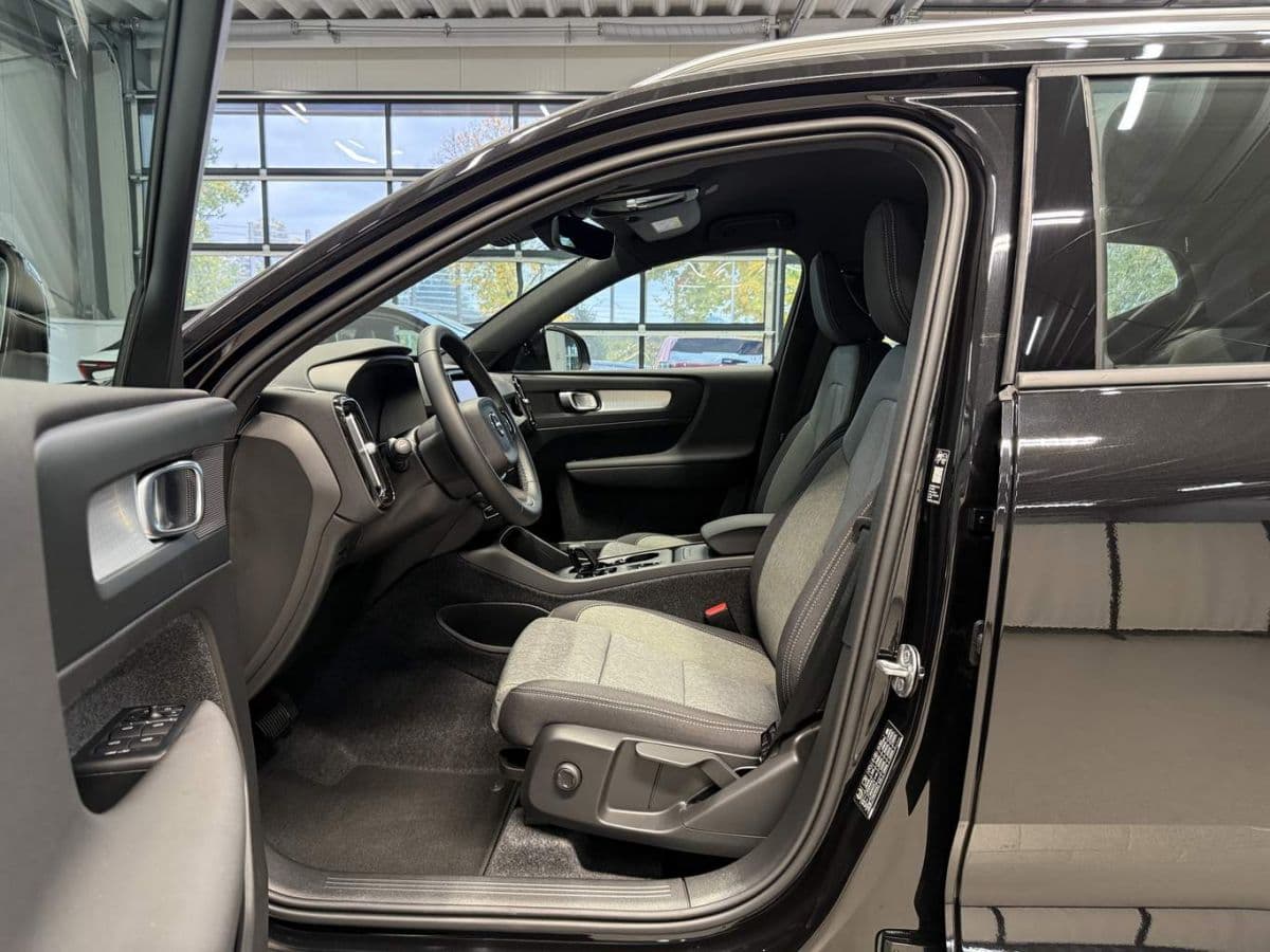 2026 Volvo XC40 - 15