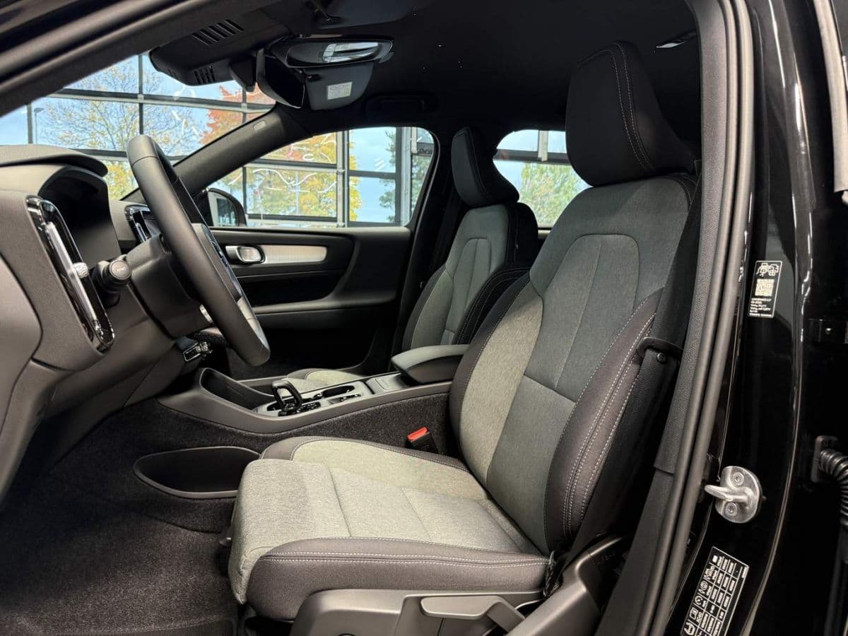 2026 Volvo XC40 - 16