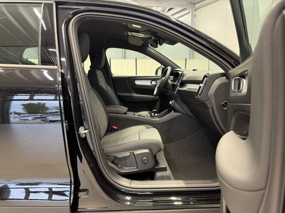 2026 Volvo XC40 - 17