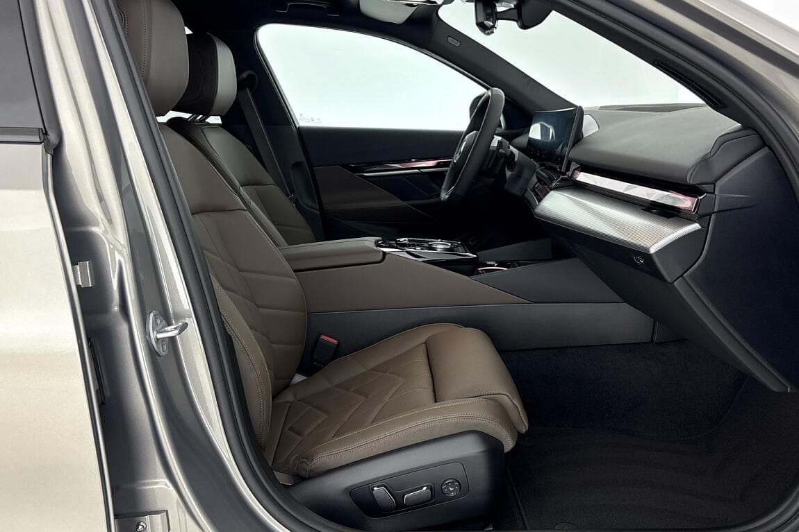 2026 BMW 5-SERIES - 13