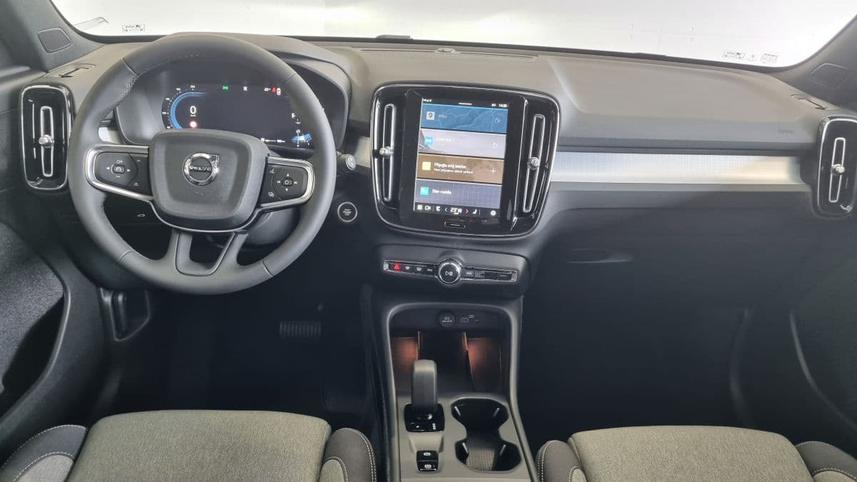 2026 Volvo XC40 - 12