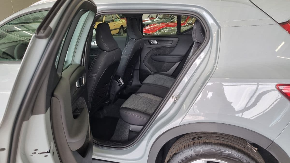 2026 Volvo XC40 - 13