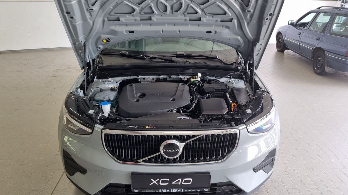 2026 Volvo XC40 - 16