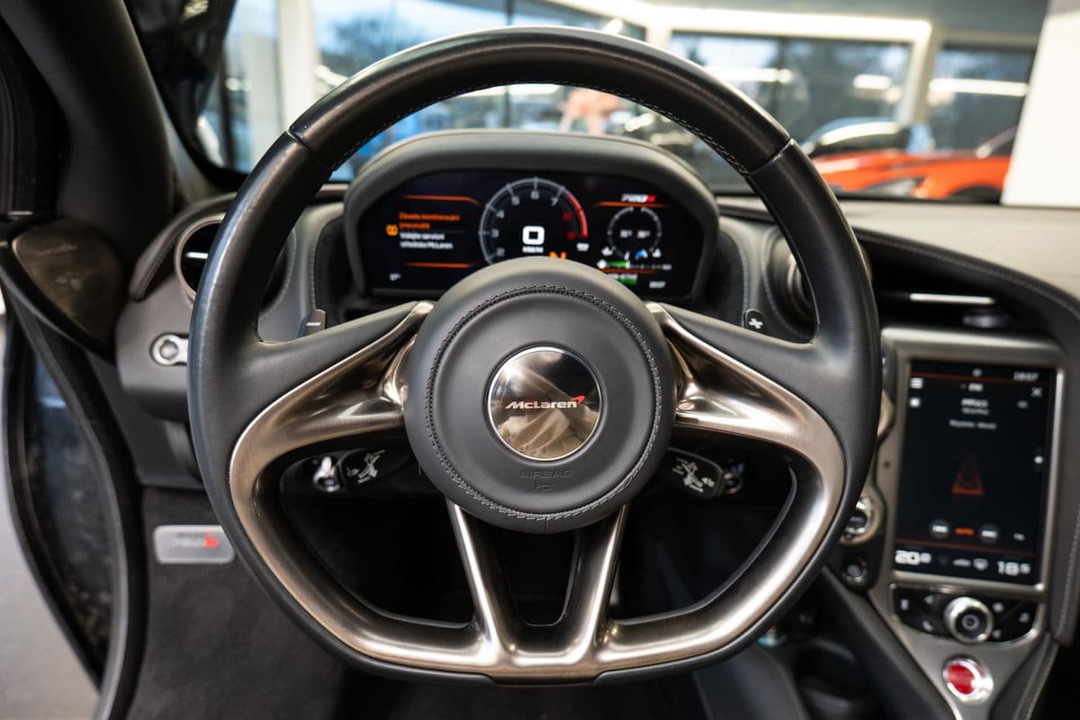 2017 McLaren 720S - 6