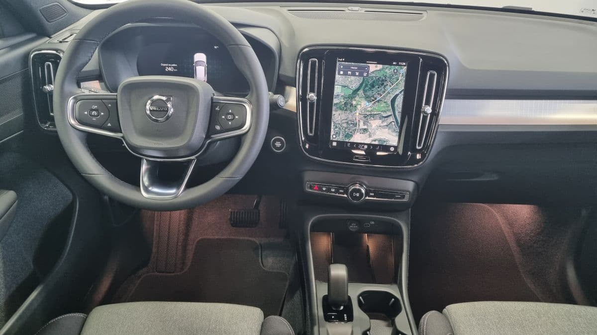 2026 Volvo XC40 - 11