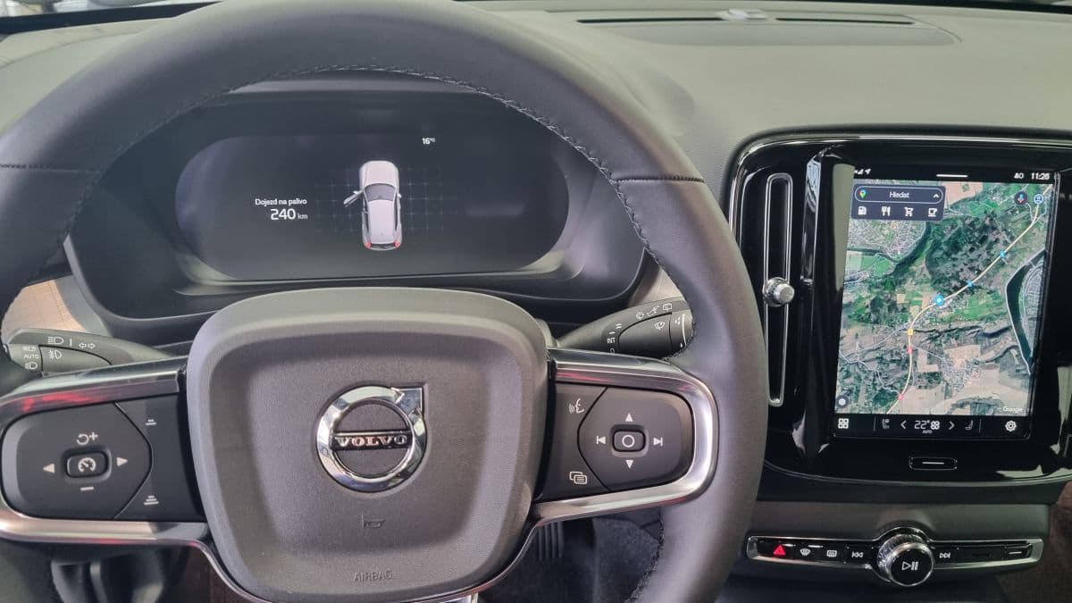2026 Volvo XC40 - 16
