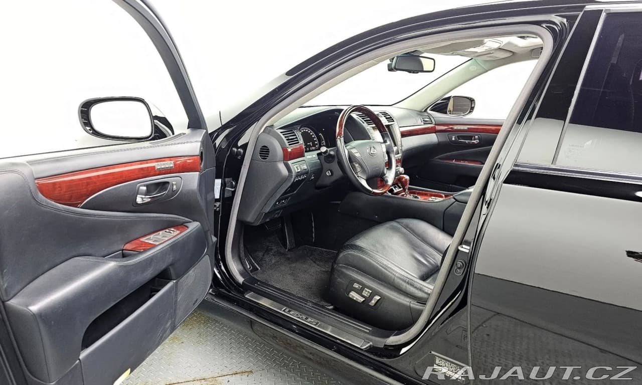 2012 Lexus LS - 10