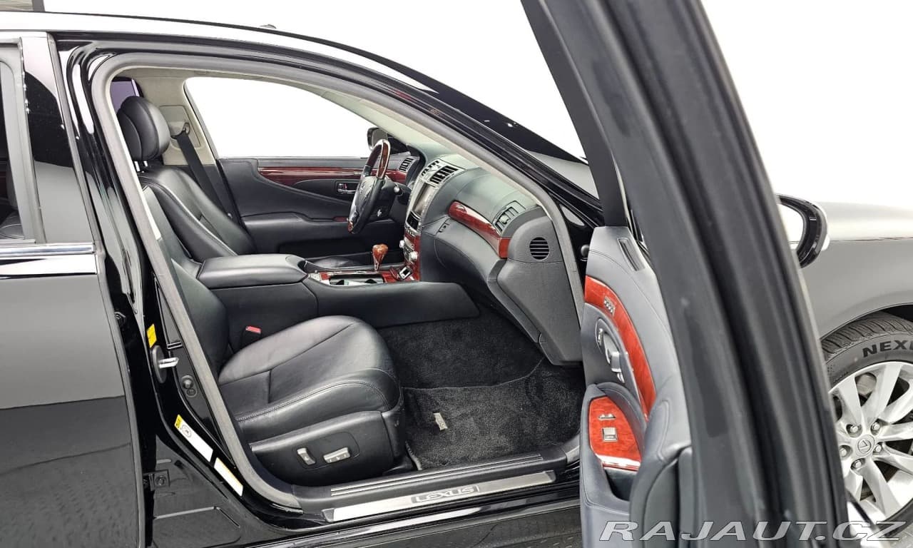2012 Lexus LS - 11
