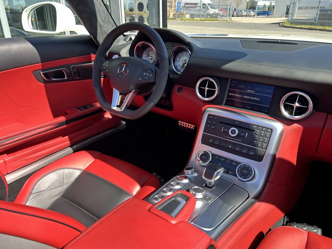 2012 Mercedes-Benz SLS - 17