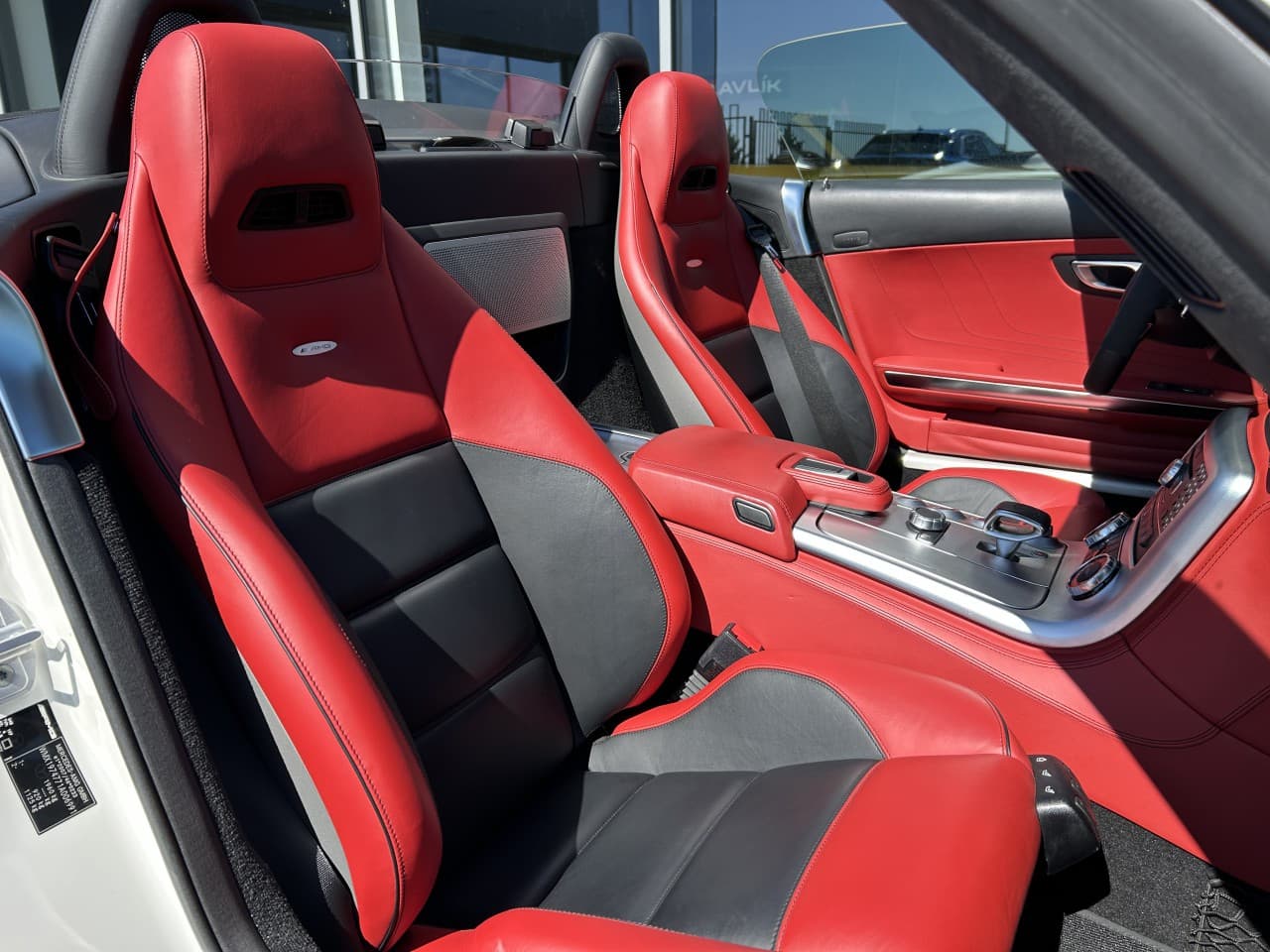 2012 Mercedes-Benz SLS - 19